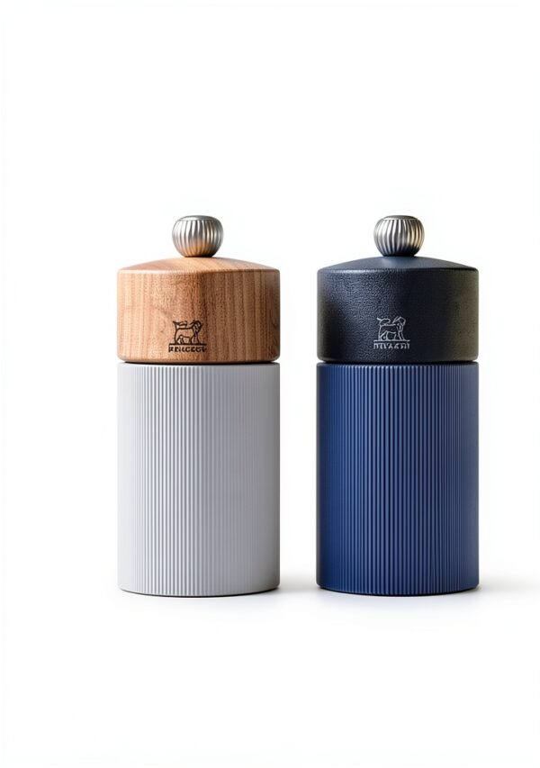 PEUGEOT - Line Salt Mill - Classic Grind Adjustment - Aluminium and Wood PEFC Certified - Made in France - Natural Color.18 cm -7"-4